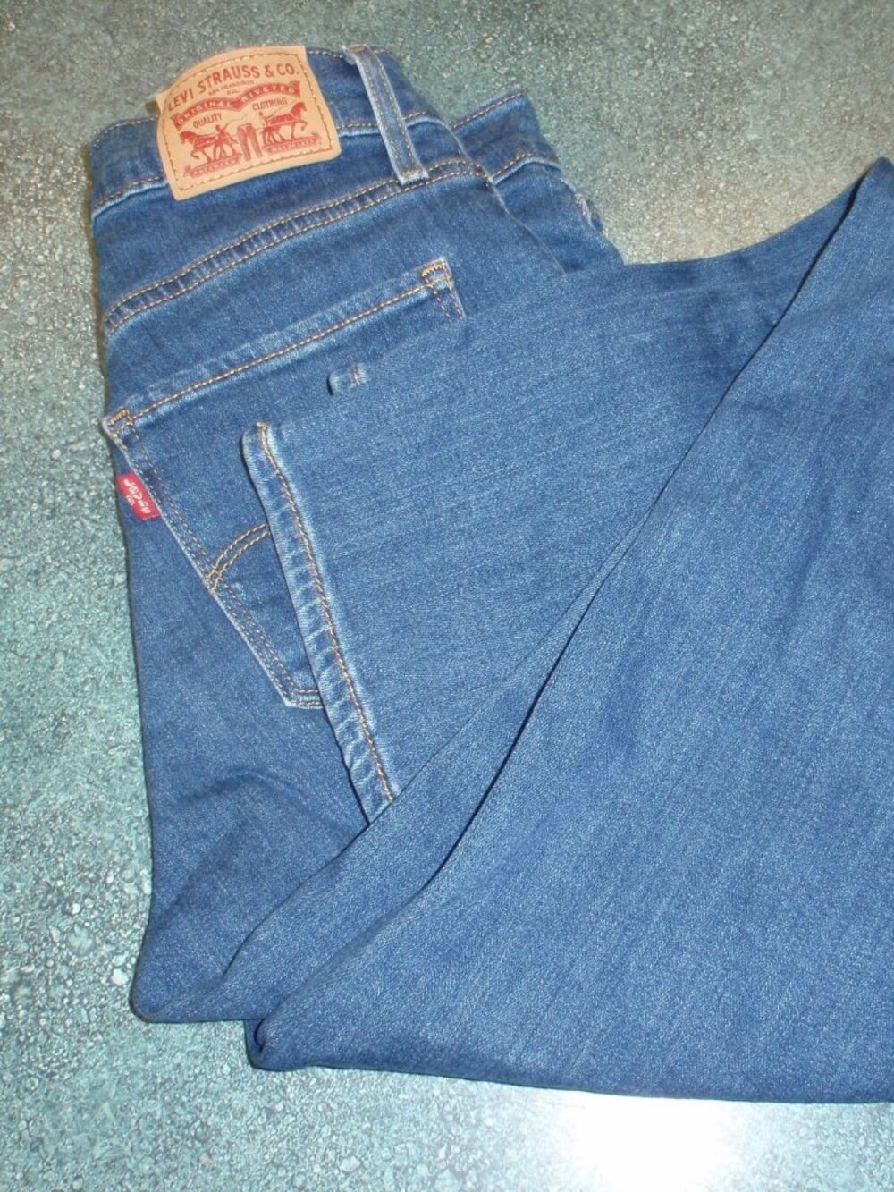 Levis 724 High Rise Straight Jeans Womens 27 Blue Distressed Stretch Denim 27x30